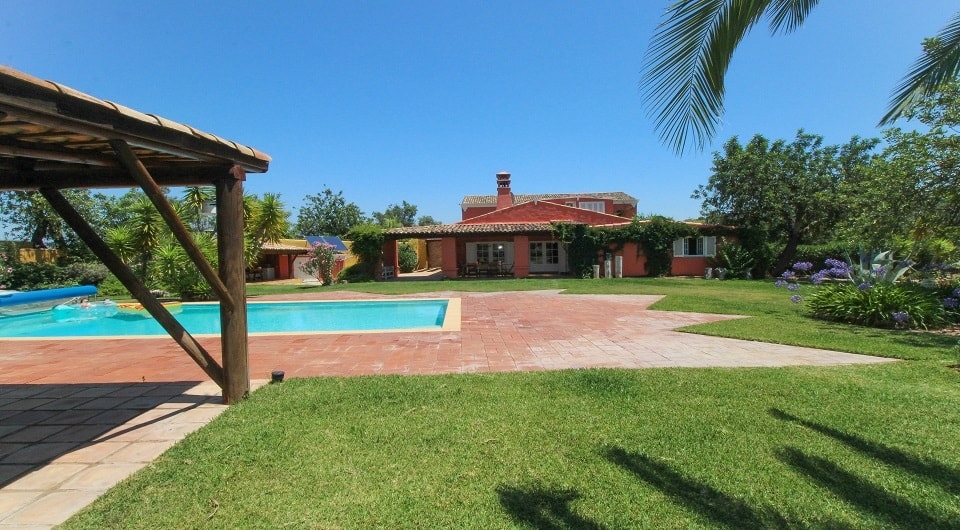 Amazing 4 bed Country Home in Goldra - Santa Bárbara de Nexe
