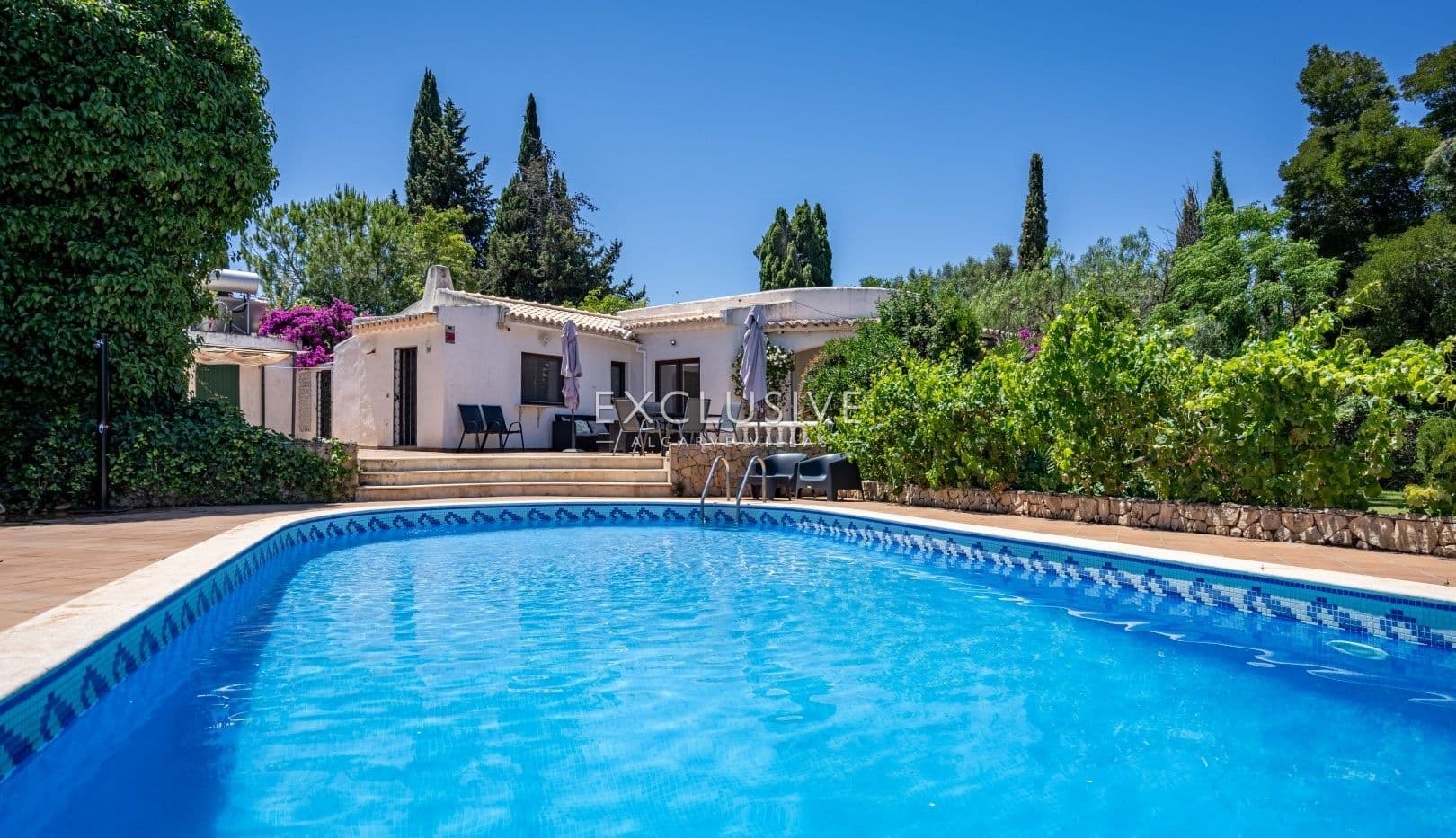 Einstöckige Villa mit 3 Schlafzimmern, Schwimmbad und Garage in Portimão, Algarve-1