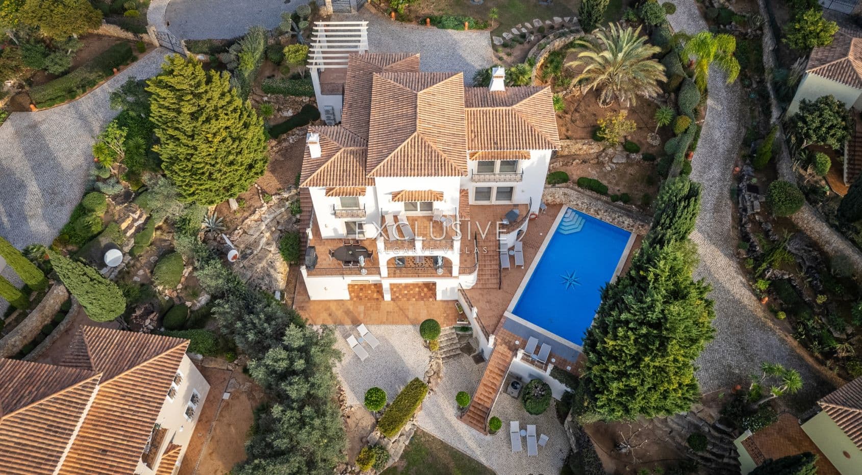 Mediterranean style 3+2 bedroom villa near the ocean in Carvoeiro-1