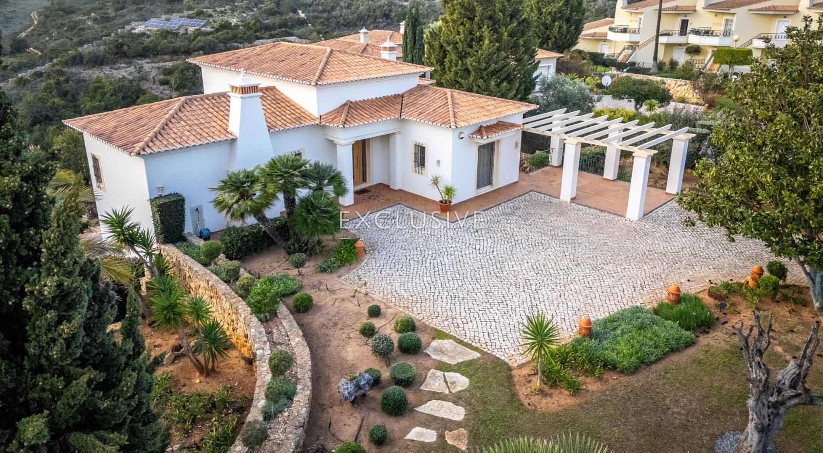 Mediterranean style 3+2 bedroom villa near the ocean in Carvoeiro-2