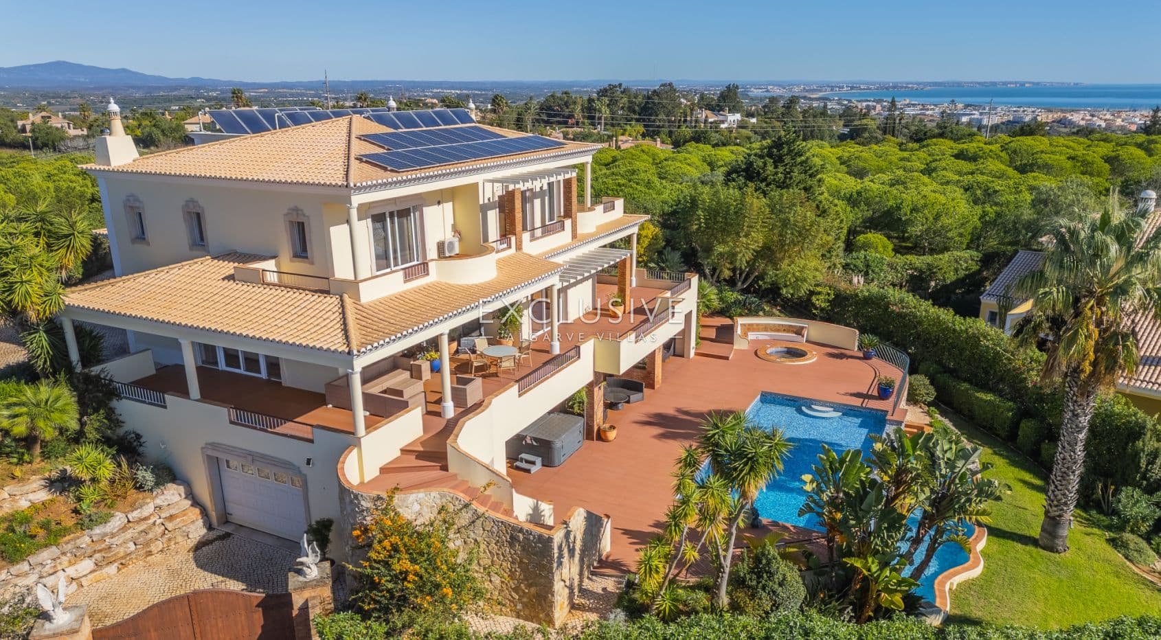 3 + 2 bedroom villa with stunning views in Lagos, Algarve-1