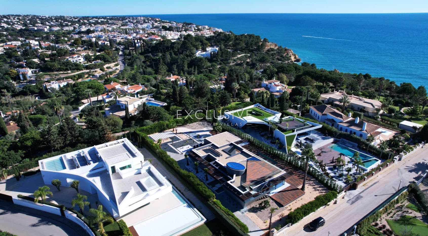 4 bedroom contemporary villa with pool and sea views in Carvoeiro, Algarve-2