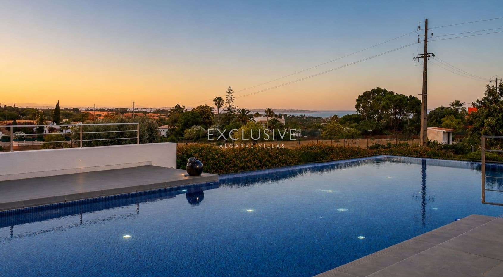 Design villa in the Caramujeira with panoramic coastal views-2