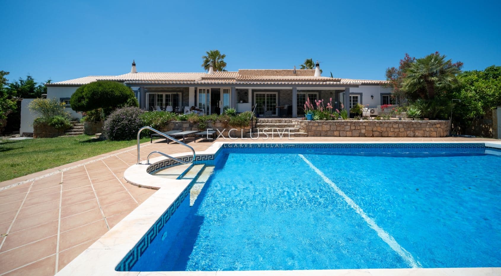 4+2 bedroom villa with pool on large plot in Carvoeiro-2