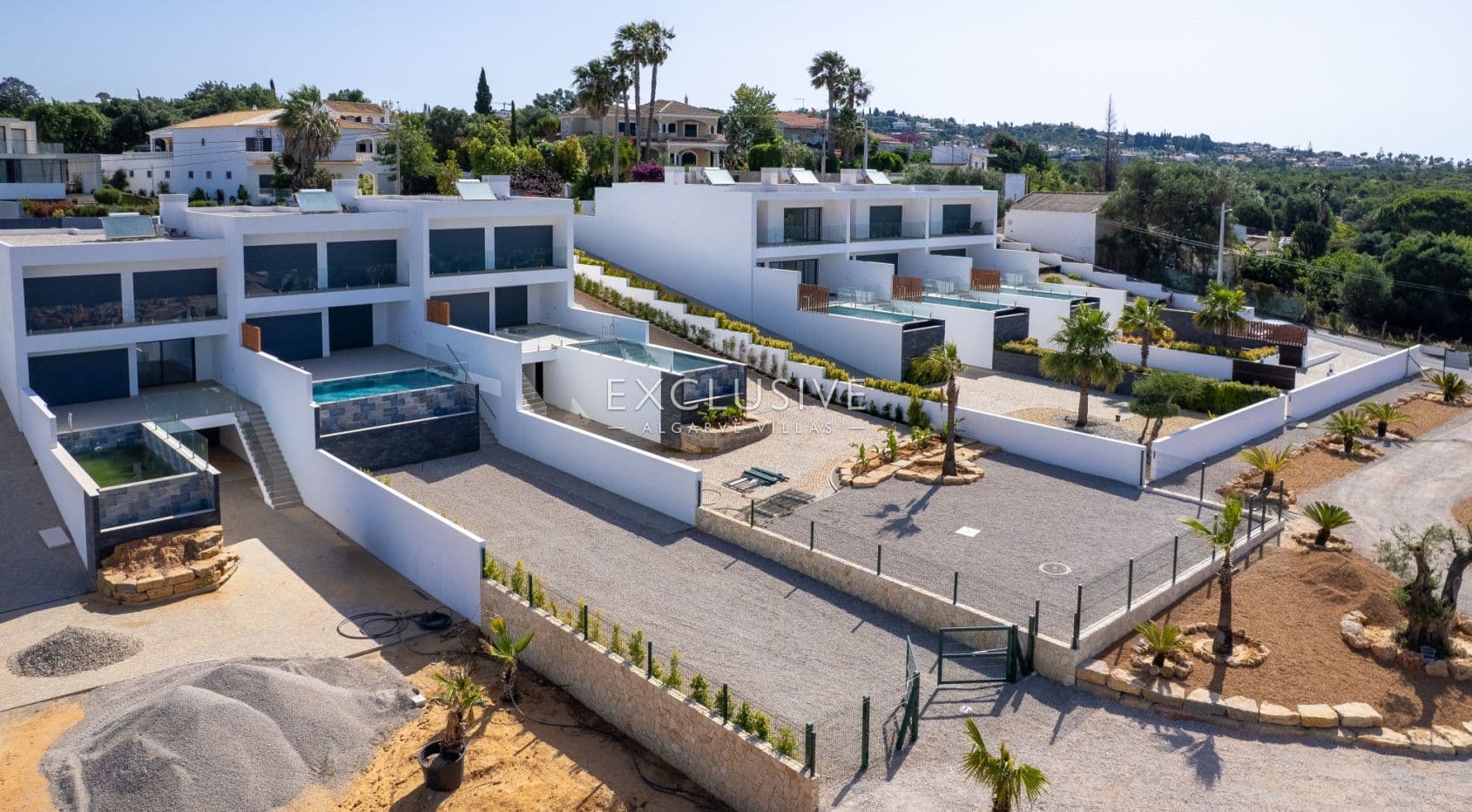 Buy a brand New Villa with Pool & Private Garden in Almancil, Central Algarve-2