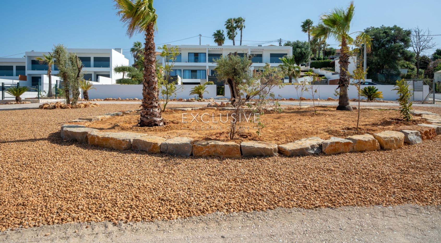 Buy a brand New Villa with Pool & Private Garden in Almancil, Central Algarve-1
