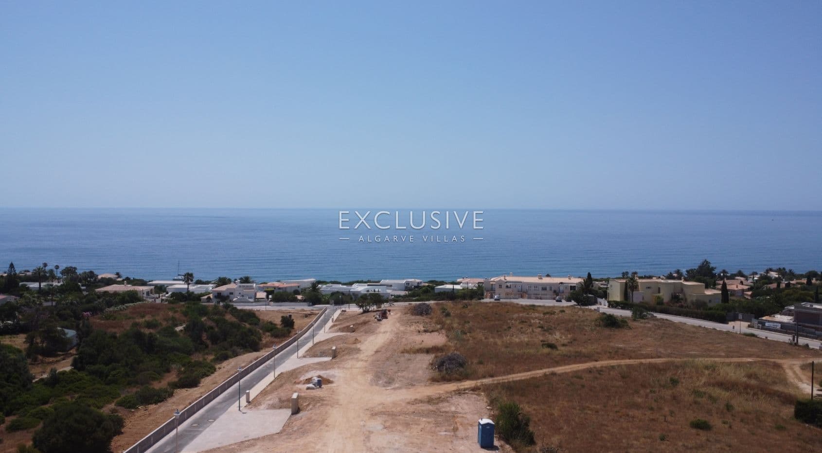 Building plot with sea views within walking distance to amenities in Praia da Luz, Algarve-1