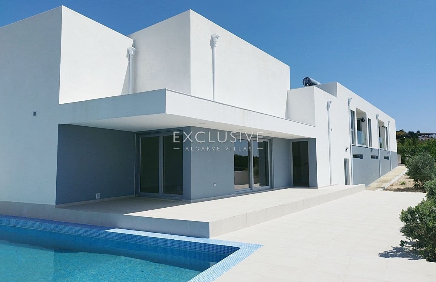 brand New Contemporary 3-Bedroom Villa with Pool & Garage, Central Algarve-1