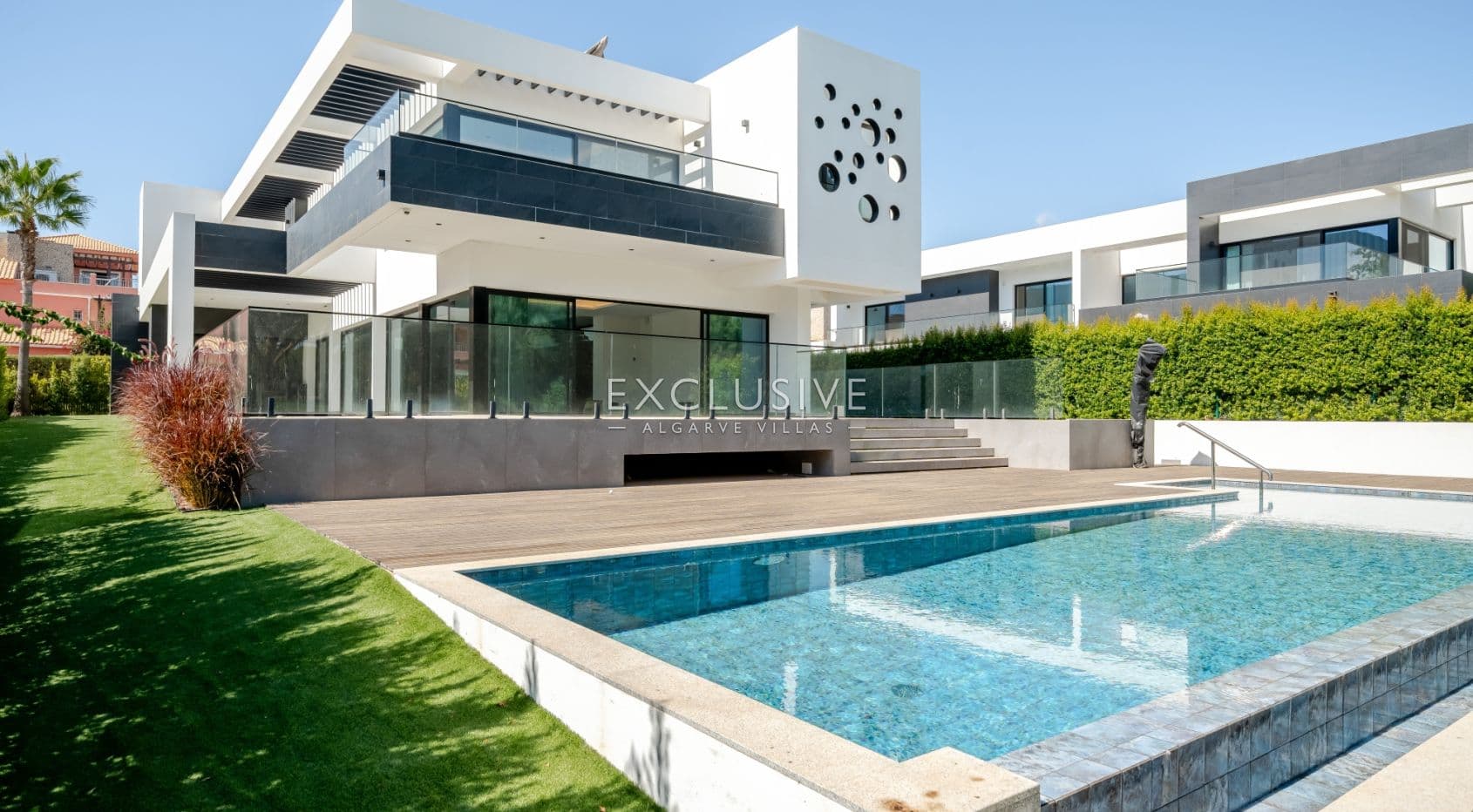 Luxe villa met 4+1 slaapkamers en zwembad bij de Els Golfbaan in Vilamoura kopen-1