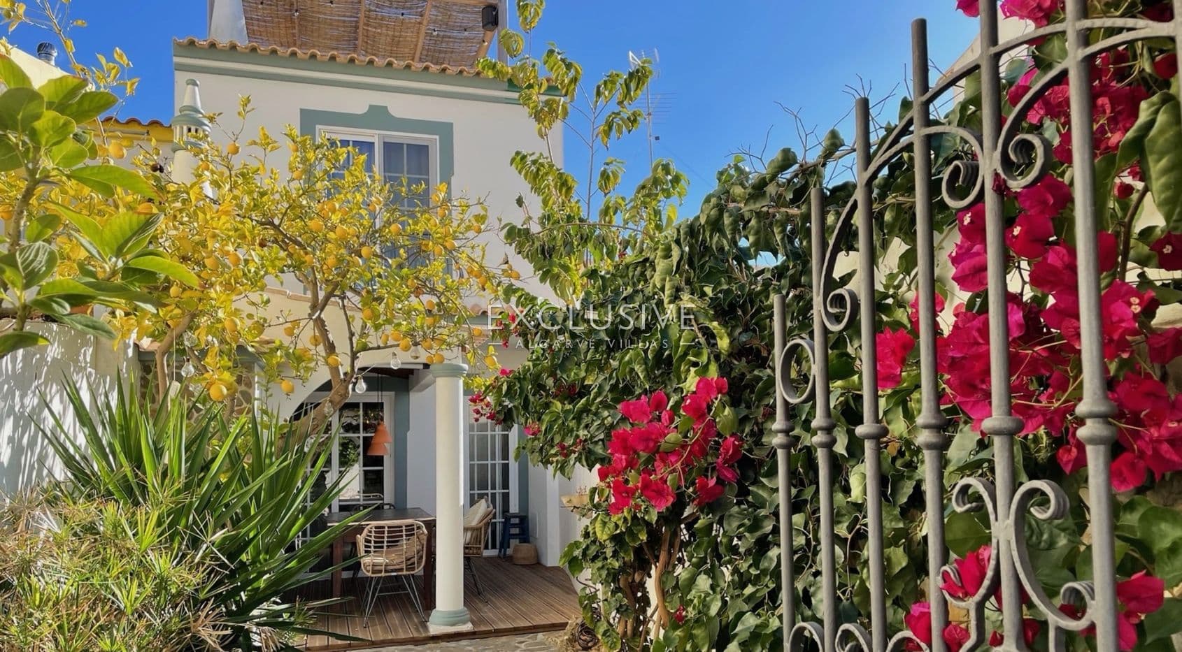 Charmant rijtjeshuis (T0 + 2) met dakterras en binnentuin, Estômbar, Algarve-1