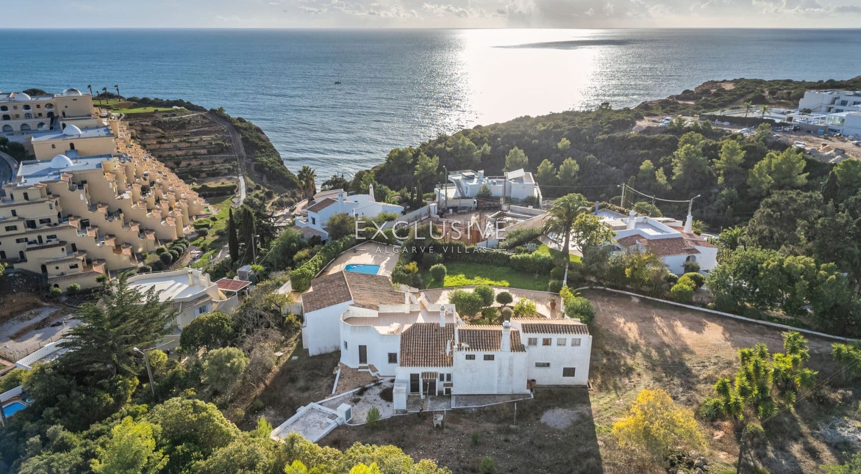 Te renoveren huis met groot perceel dichtbij het strand in Carvoeiro-2