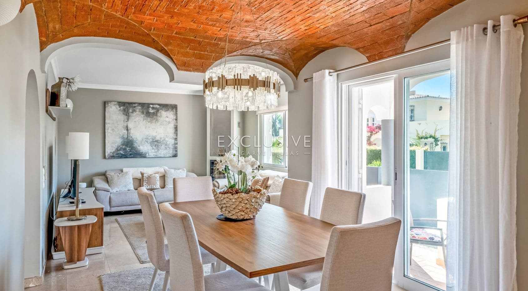 Beautiful Villa with Heated Pool in Vilamoura in Great Location-2