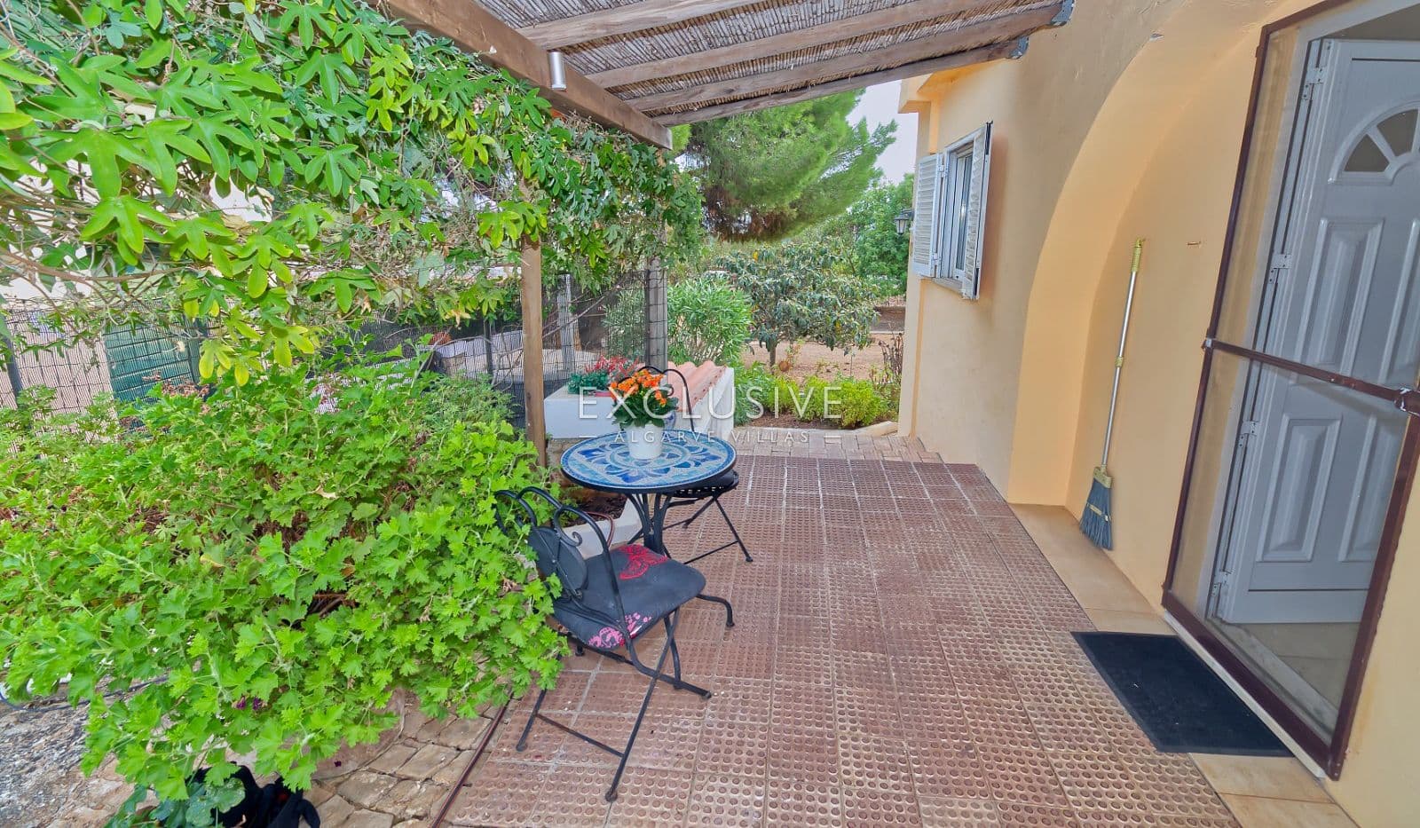Detached 4 Bedrooms Villa with Pool and Large Plot in Alcantarilha, Silves-2