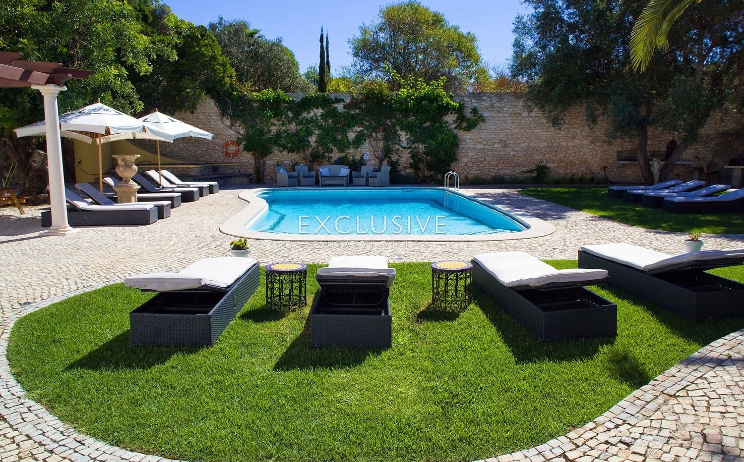 Algarve luxury property with 7 bedrooms and income potential in Carvoeiro-2