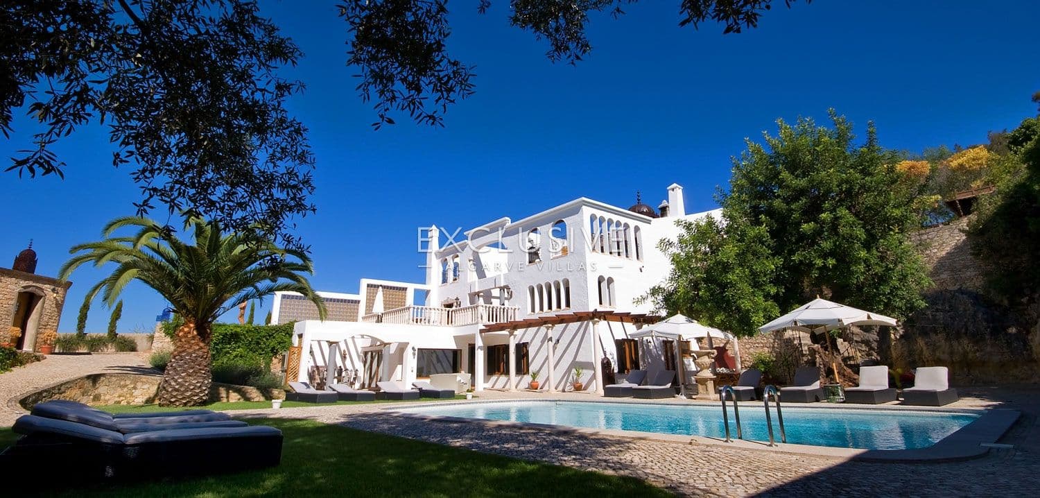 Algarve luxury property with 7 bedrooms and income potential in Carvoeiro-1