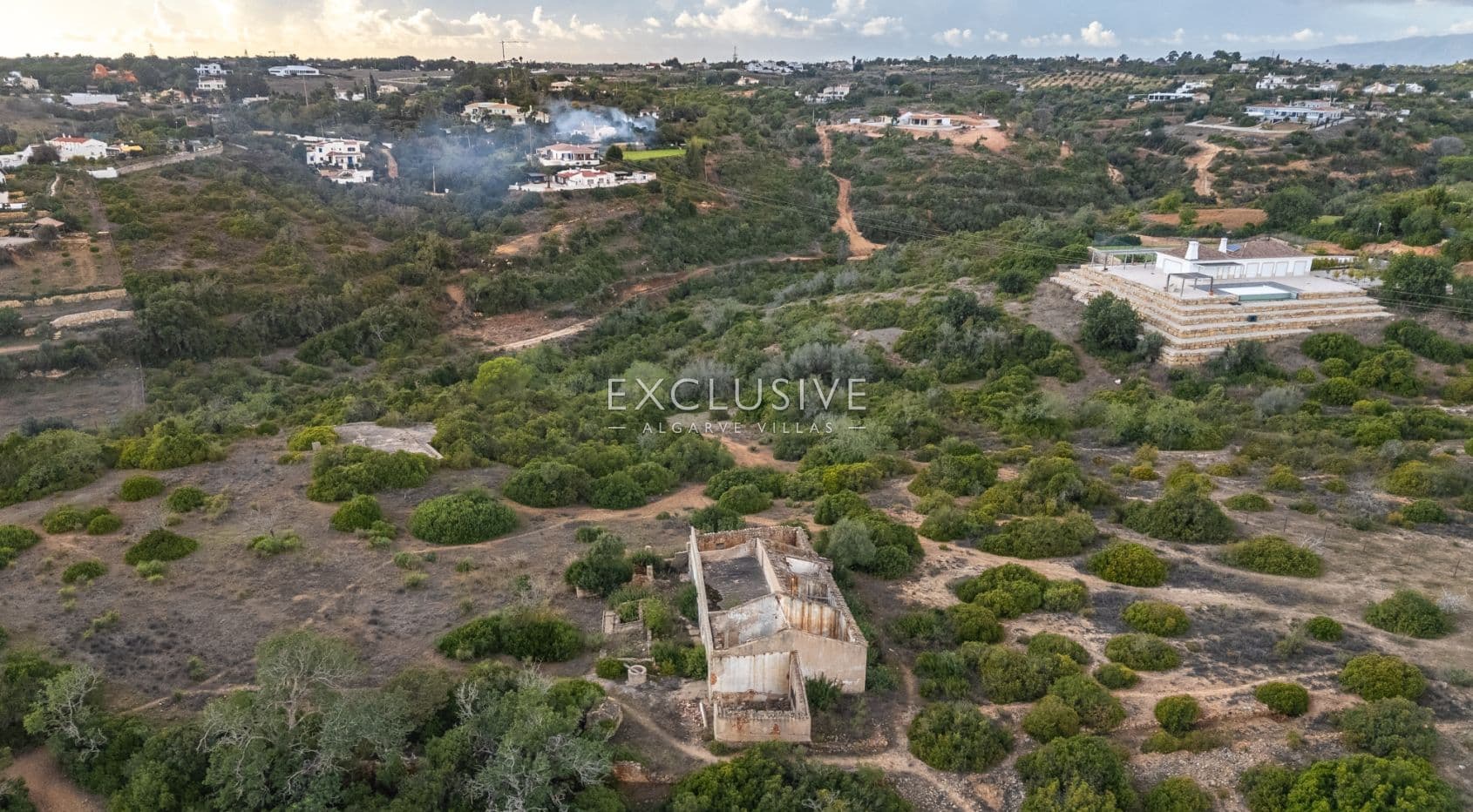 Large plot in Porches with Ruin, Algarve-2