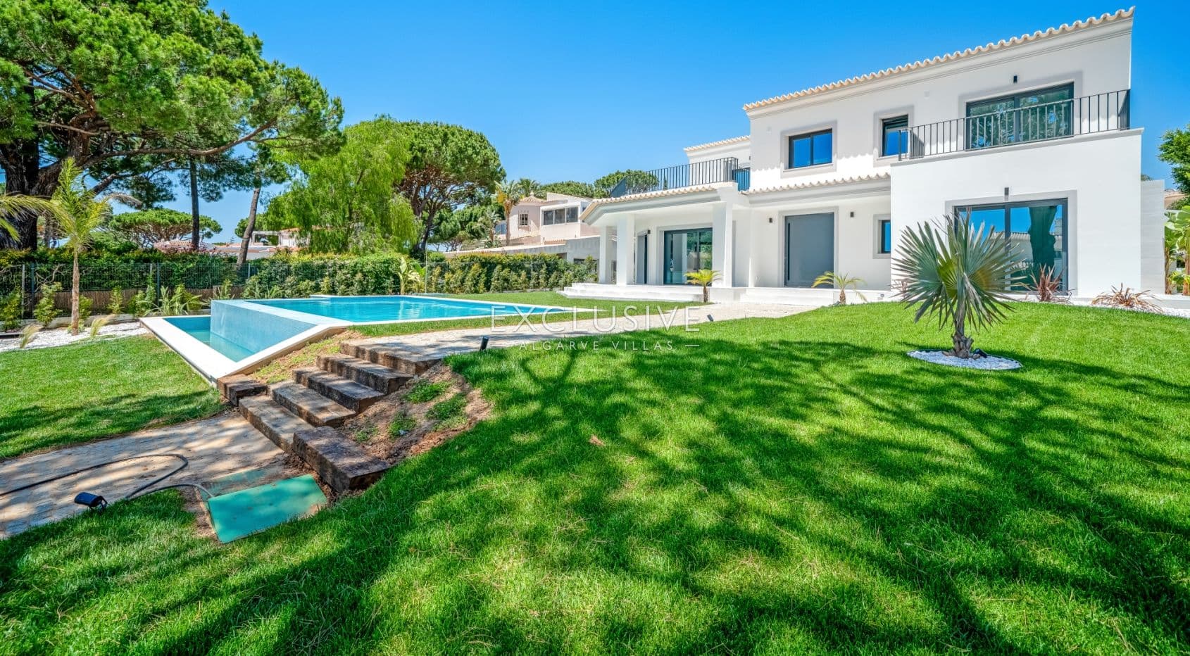 4-Bedroom Luxury Villa – Fully Renovated in Vilamoura-1