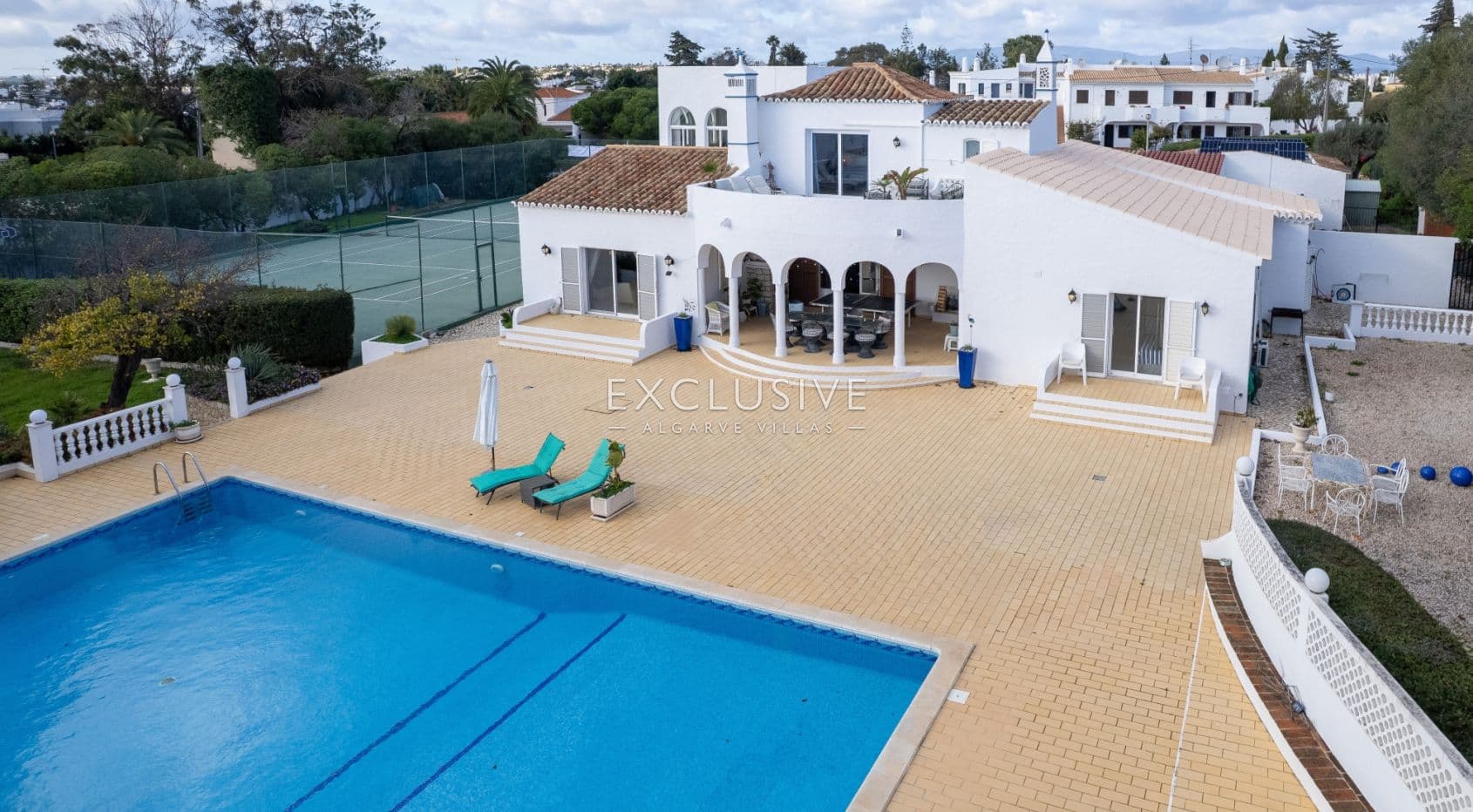 Panoramic Sea-View Villa in Carvoeiro — 6 Bedrooms, Heated Saltwater Pool, Tennis Court & Walk to To-1