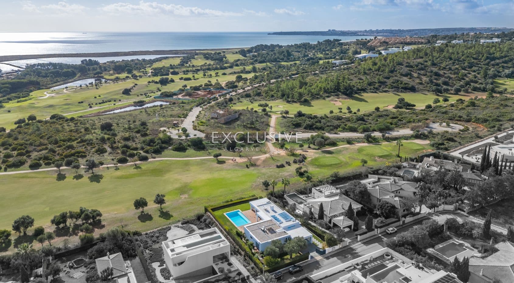 Elegant Villa with Exceptional Views & Direct Palmares Golf Access, Algarve-1