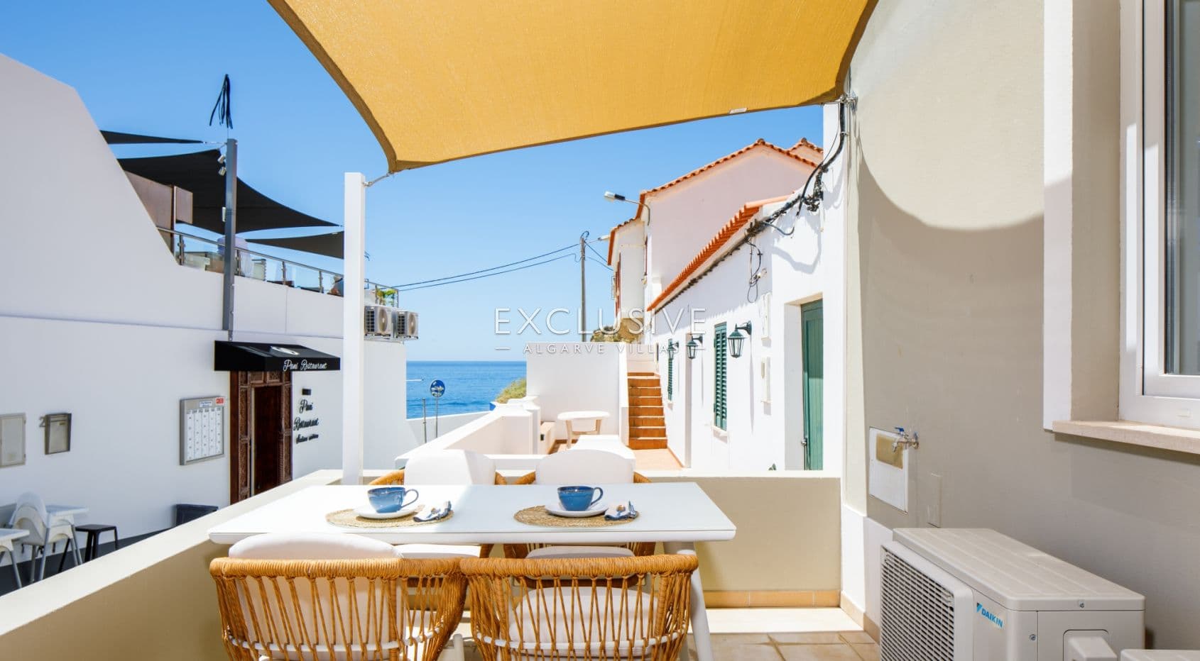 Investment opportunity - 4 beach studio apartments Praia do Carvoeiro, Algarve-1