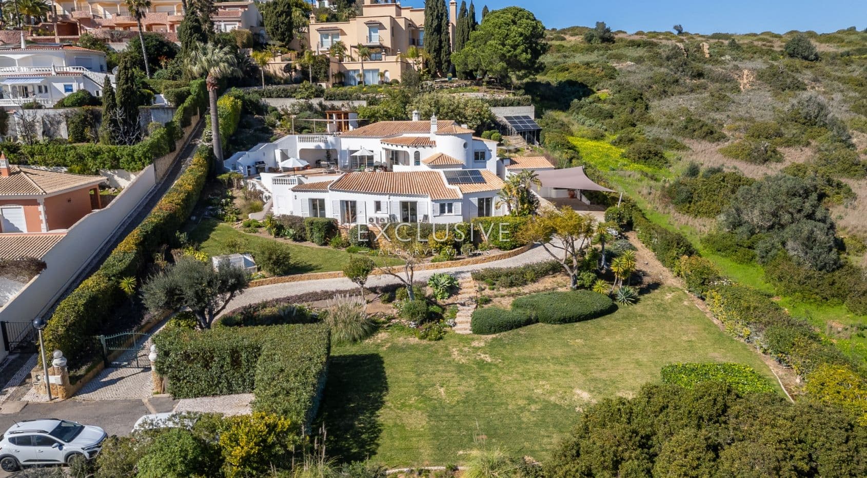 Four bedroom villa with excelent sea views in Praia da Luz-1