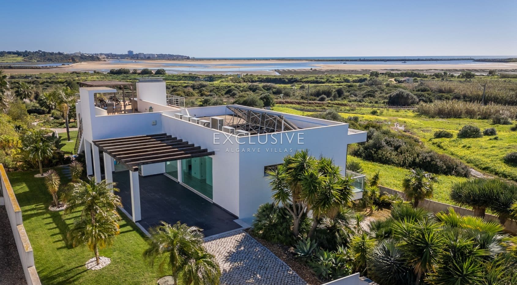 Contemporary villa overlooking Palmares golf course, the Meia Praia and Alvor Estuary-2
