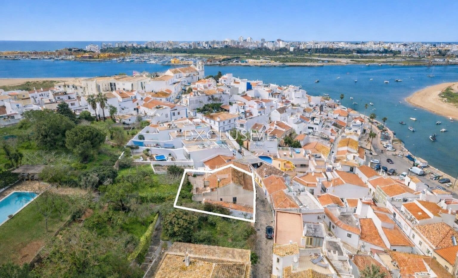 Village house to renovate in centre of Ferragudo, Algarve-2