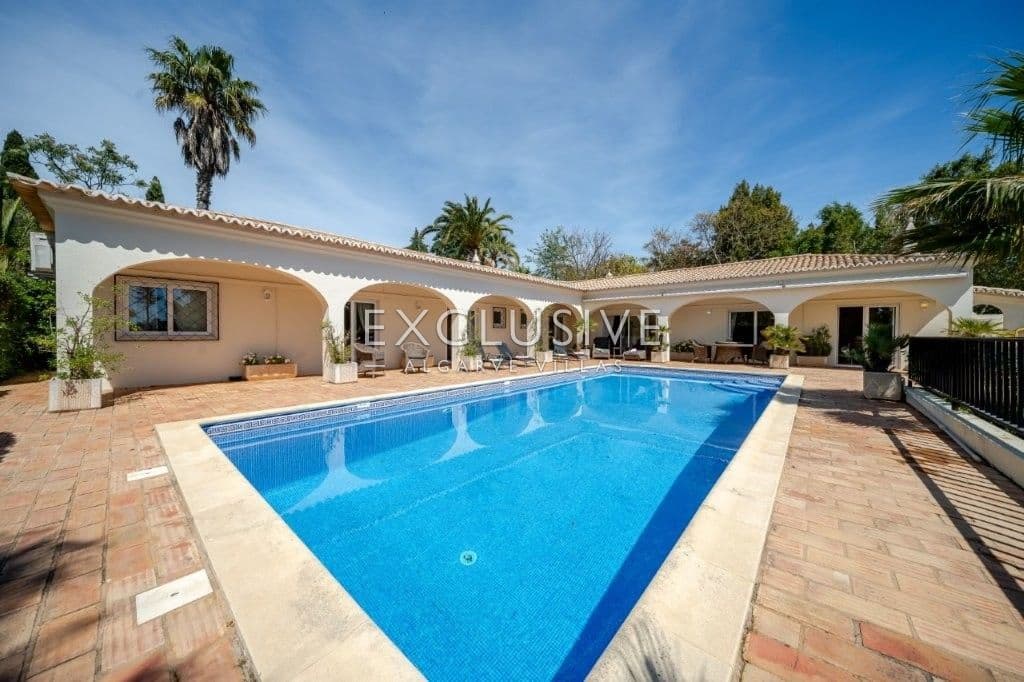 Exclusive 3 + 1 bedroom Villa on large plot and pool in Monte Judeu near Portimao, Algarve-2