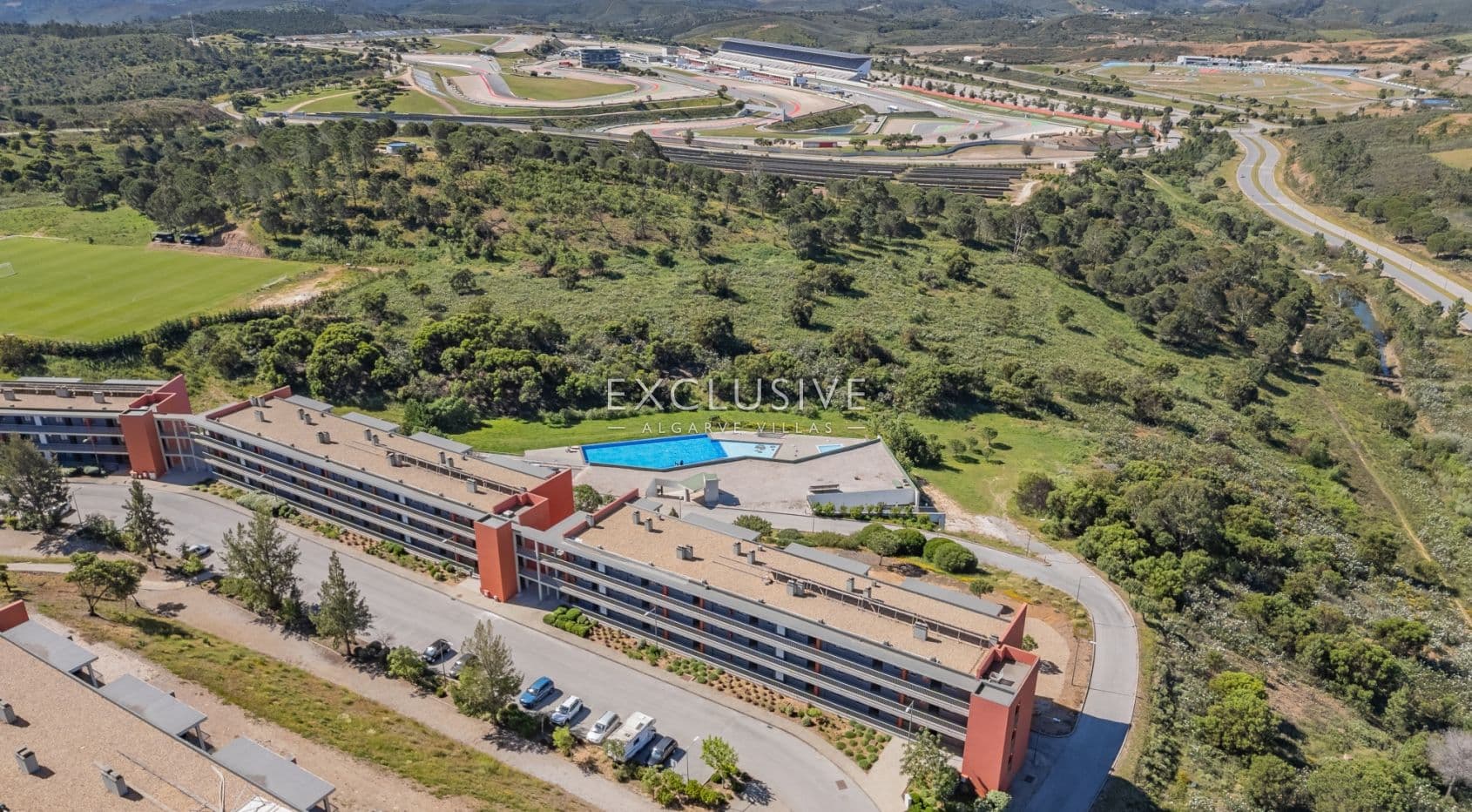 2 Bedroom Apartment with Parking and Pool in Portimão, Algarve-1