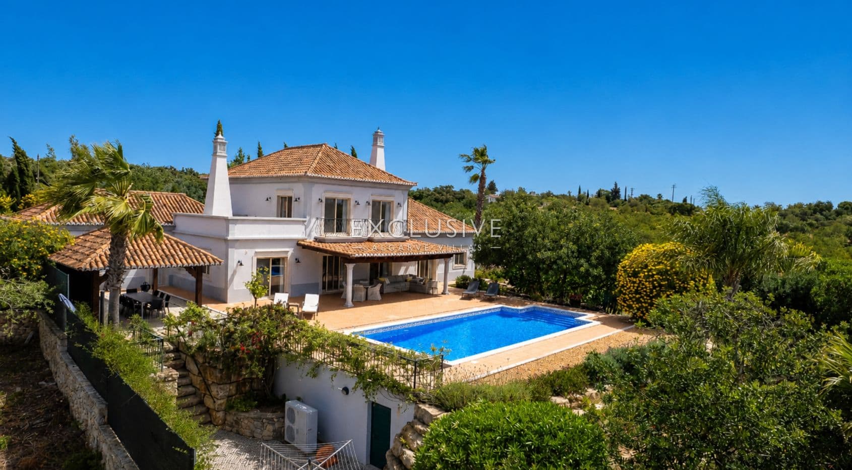South-Facing 4 Bedroom Villa Santa Barbara de Nexe, Algarve-1