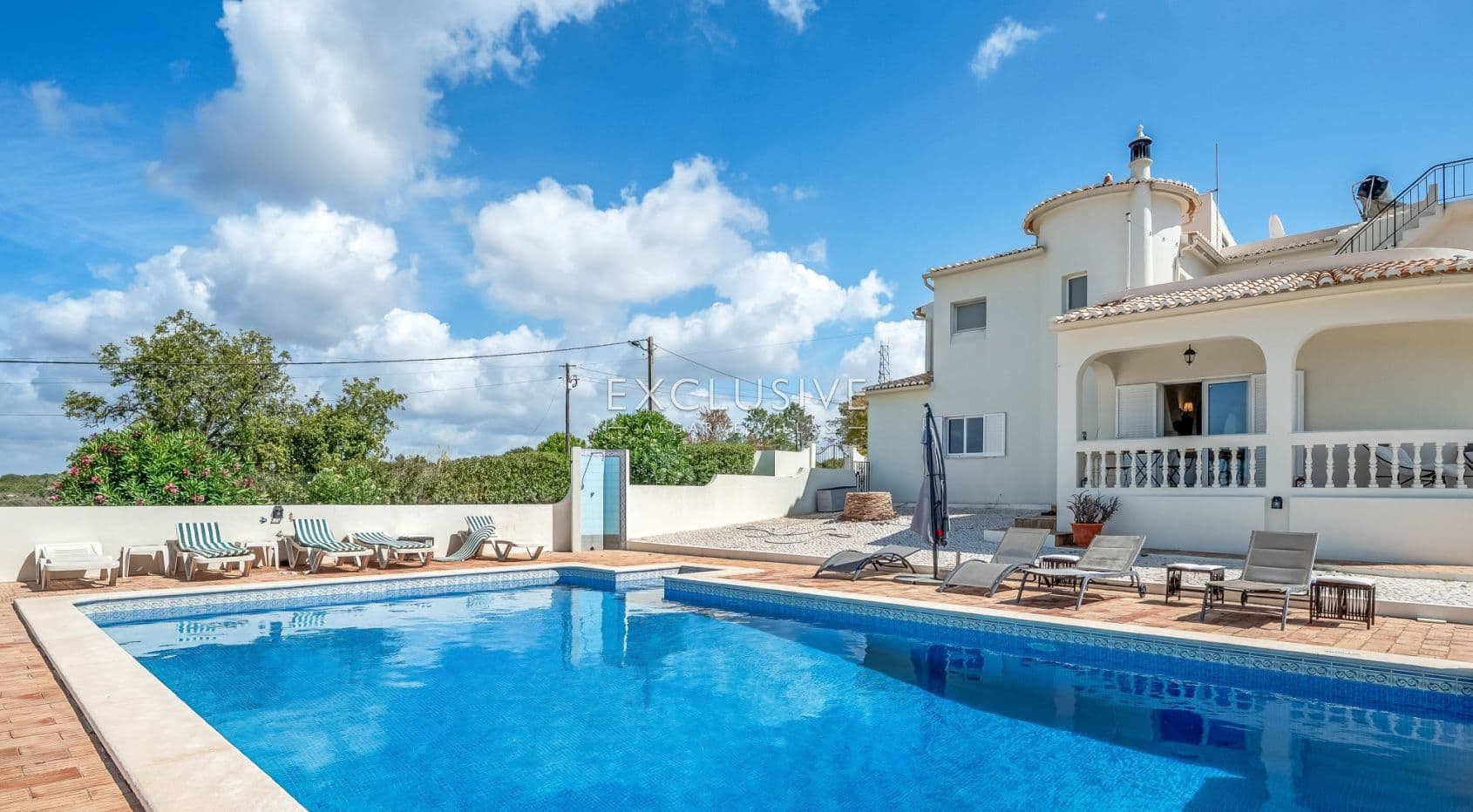 Exclusive 4+1 bedroom Villa with heated pool on 7910m2 plot in Porches, Algarve-1