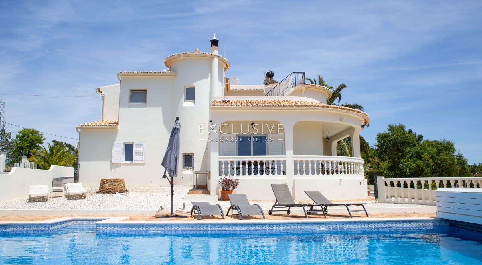 Exclusive 4+1 bedroom Villa with heated pool on 7910m2 plot in Porches, Algarve-1