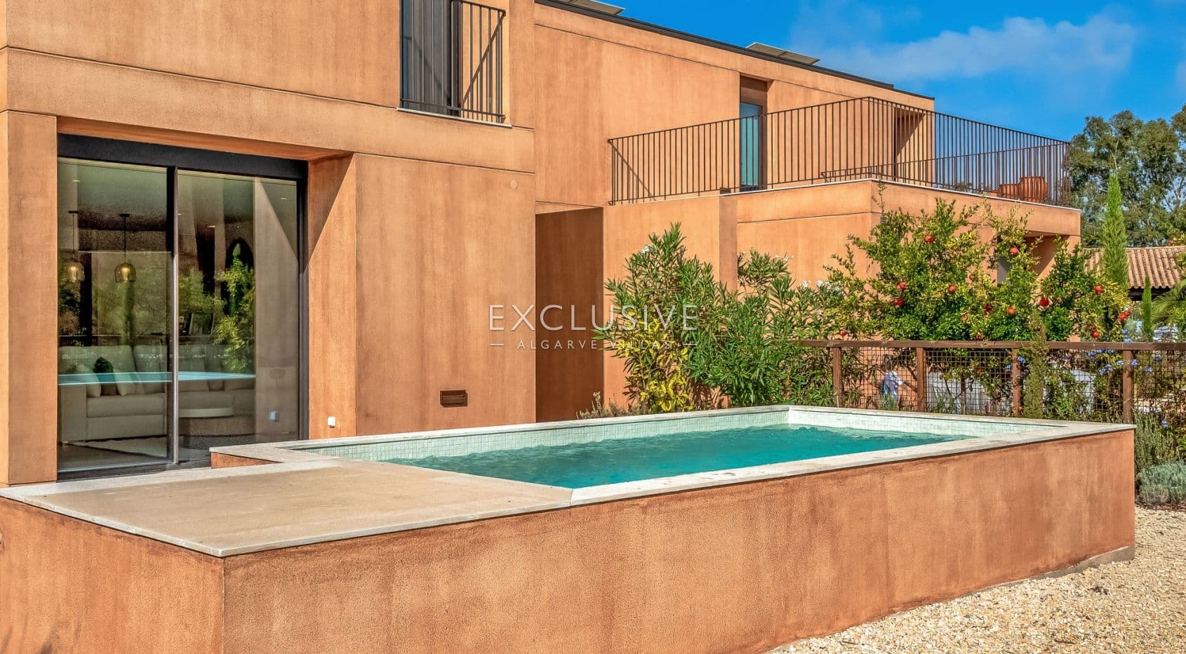 Buy Luxury 3 Bedroom Villa with Private Pool & Garden in Vilamoura-2