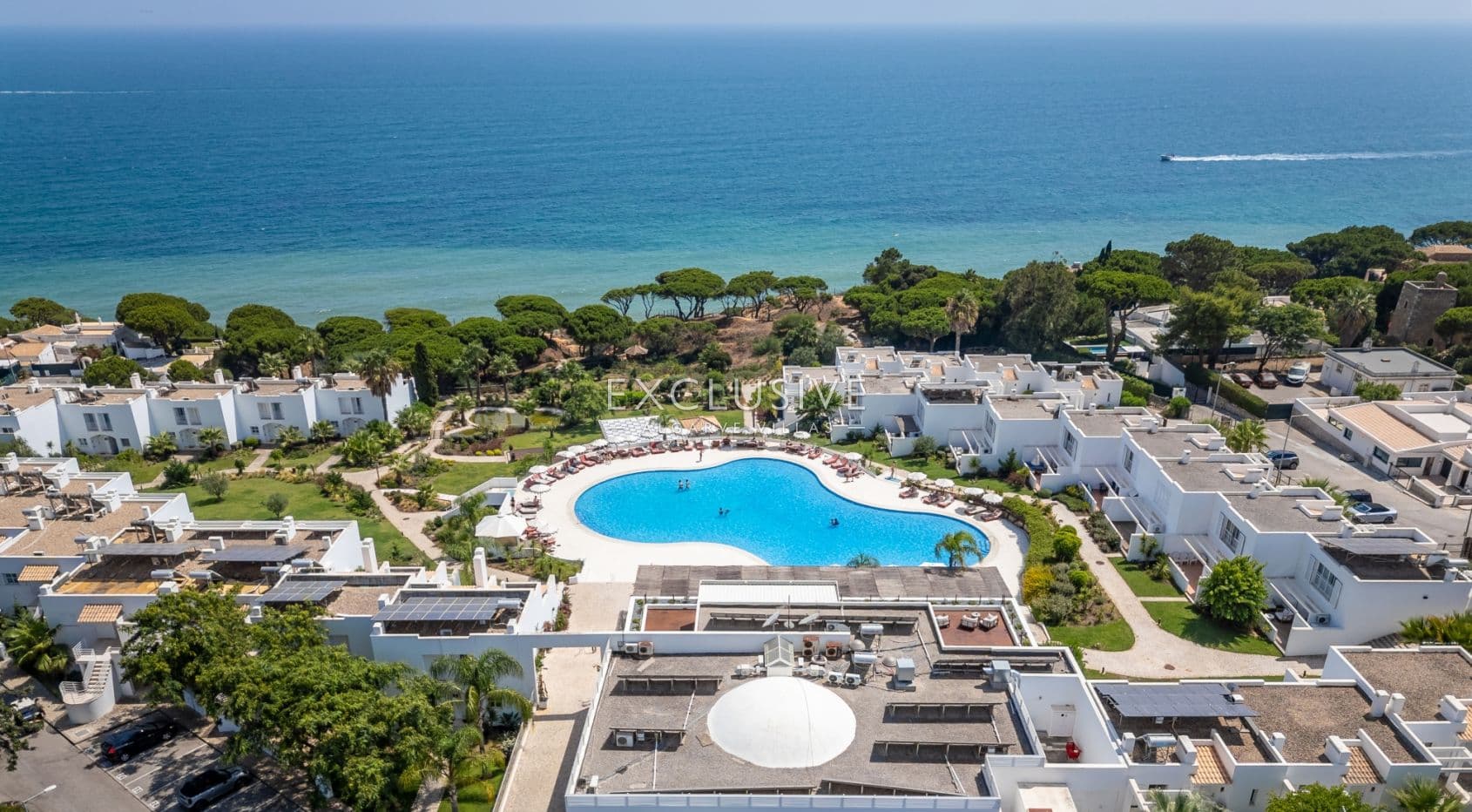 Ocean front townhouse in Albufeira with Sea Views & Resort Facilities-1