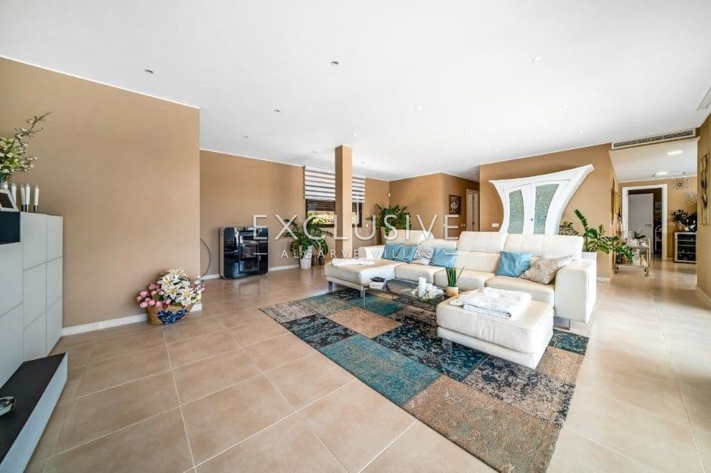 South-east facing Contemporary 4 Bedroom Villa with Pool north of Portimao, Algarve-2