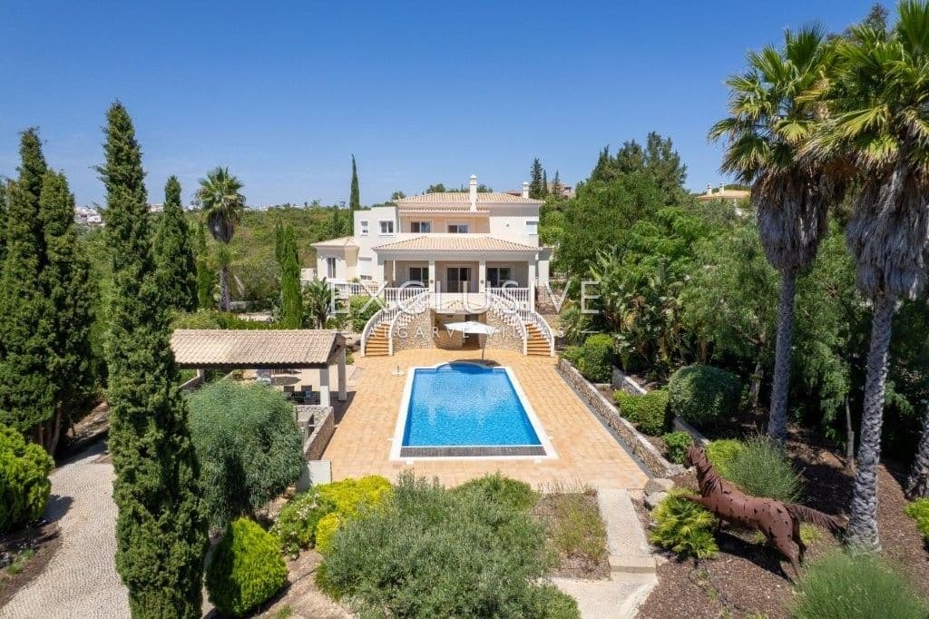 Modern 4 bed villa, with traditional Portuguese features, pool and seaviews, Carvoeiro-1