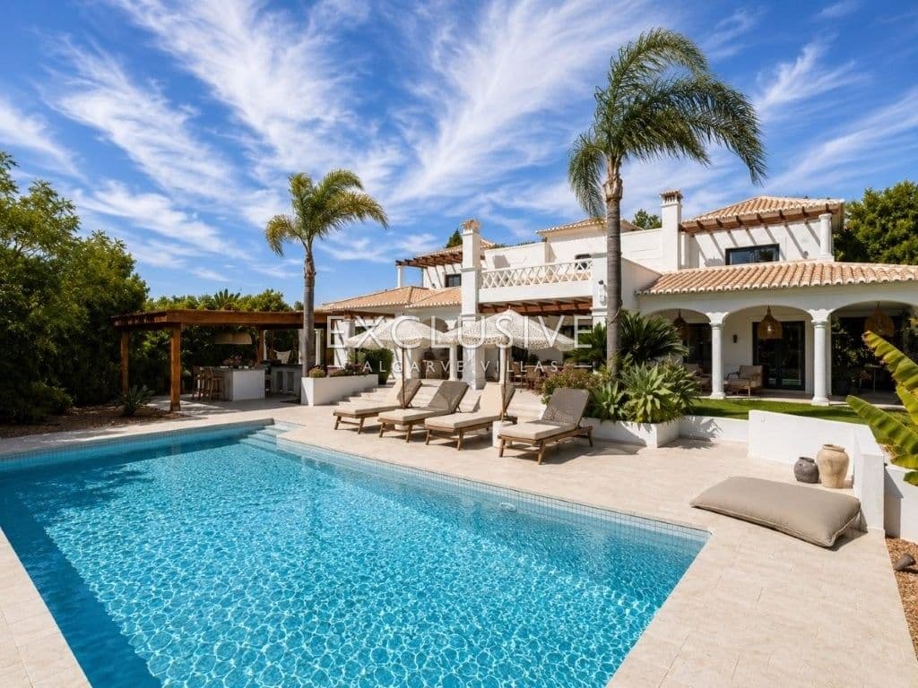 Luxury Renovated 4 Bedroom Villa with Pool in Carvoeiro, Algarve-1