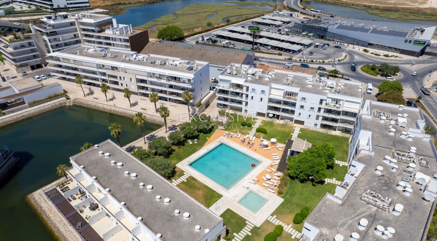 Beautifully Renovated 2 Bedroom Apartment in Dom Manuel, Lagos Marina-2