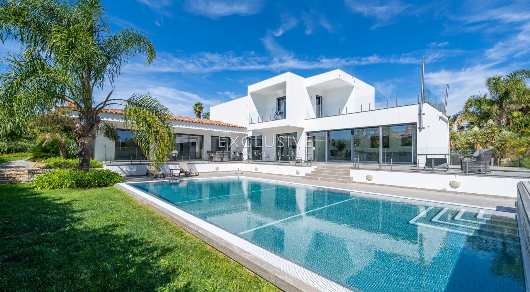 Elegant Family 4 bed Villa with pool Near Porto de Mos Beach, Lagos-2