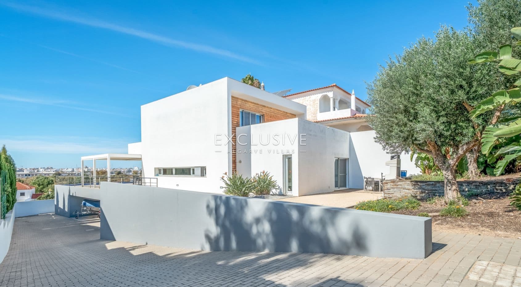 Buy 4 bedroom semi detached villa with river views in Ferragudo Algarve